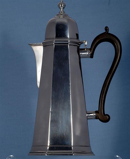 A George V early 18th century style silver coffee pot, by Goldsmiths & Silversmiths Co Ltd, height 297mm gross eight 28oz/793grms